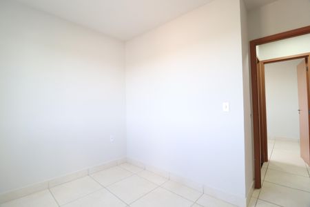 Quarto 2 de apartamento para alugar com 2 quartos, 44m² em Shopping Park, Uberlândia