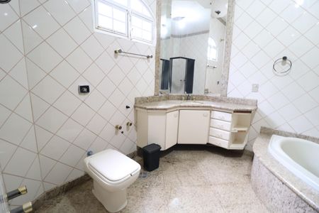 Casa para alugar com 200m², 4 quartos e 2 vagasBanheiro do Quarto 3