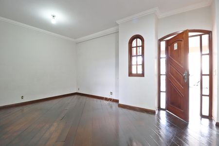Casa para alugar com 200m², 4 quartos e 2 vagasSala
