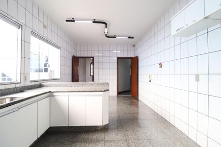 Casa para alugar com 200m², 4 quartos e 2 vagasCozinha
