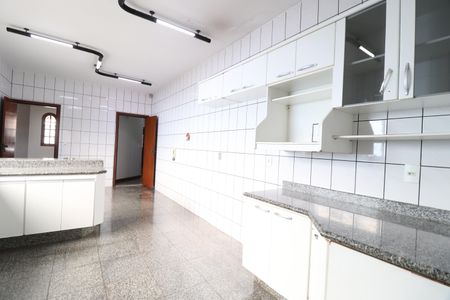Casa para alugar com 200m², 4 quartos e 2 vagasCozinha