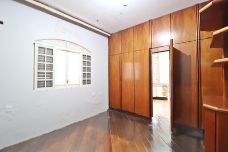 Casa para alugar com 200m², 4 quartos e 2 vagasQuarto 3 - Suíte