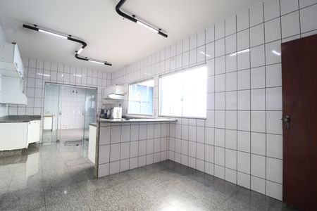 Casa para alugar com 200m², 4 quartos e 2 vagasCozinha