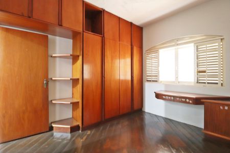 Quarto 1 de casa para alugar com 4 quartos, 200m² em Santa Mônica, Uberlândia