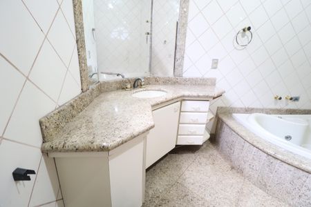 Casa para alugar com 200m², 4 quartos e 2 vagasBanheiro do Quarto 3