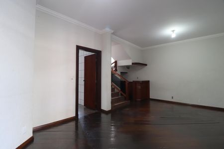 Casa para alugar com 200m², 4 quartos e 2 vagasSala