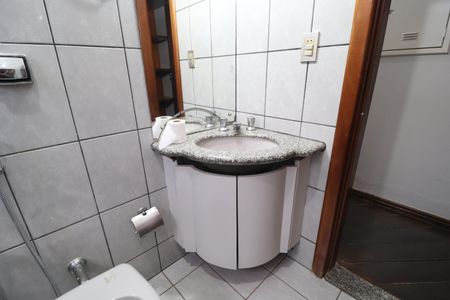 Casa para alugar com 200m², 4 quartos e 2 vagasBanheiro Social