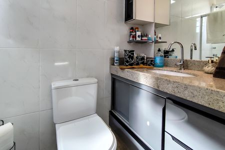 Apartamento à venda com 55m², 2 quartos e 2 vagas Apartamento à venda com 55m², 2 quartos e 2 vagasBanheiro da Suíte 1