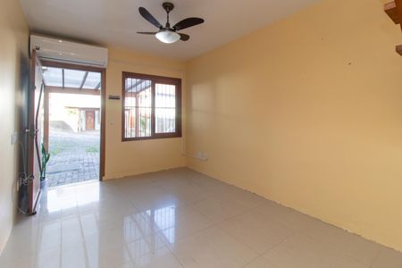 Sala de casa de condomínio para alugar com 2 quartos, 95m² em Ipanema, Porto Alegre