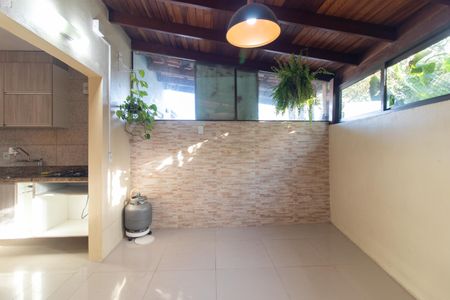 Casa de condomínio para alugar com 95m², 3 quartos e 3 vagas Casa de condomínio para alugar com 95m², 3 quartos e 3 vagasChurrasqueira