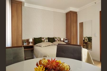 Studio à venda com 28m², 1 quarto e 1 vaga Studio à venda com 28m², 1 quarto e 1 vagaStudio com sala e cozinha