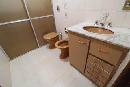 Banheiro Social 2 de casa para alugar com 3 quartos, 431m² em Umuarama, Uberlândia