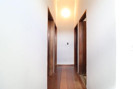 Corredor de casa para alugar com 3 quartos, 431m² em Umuarama, Uberlândia