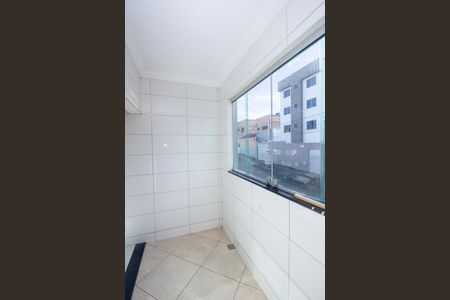 Apartamento para alugar com 48m², 2 quartos e 1 vaga Apartamento para alugar com 48m², 2 quartos e 1 vagaCozinha e Área de Serviço