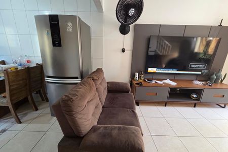Casa para alugar com 55m², 2 quartos e 2 vagas Casa para alugar com 55m², 2 quartos e 2 vagasSala