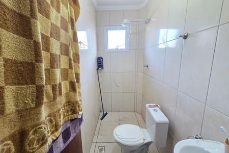 Casa para alugar com 55m², 2 quartos e 2 vagas Casa para alugar com 55m², 2 quartos e 2 vagasBanheiro da Suíte 1