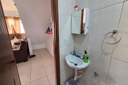 Casa para alugar com 55m², 2 quartos e 2 vagas Casa para alugar com 55m², 2 quartos e 2 vagasBanheiro