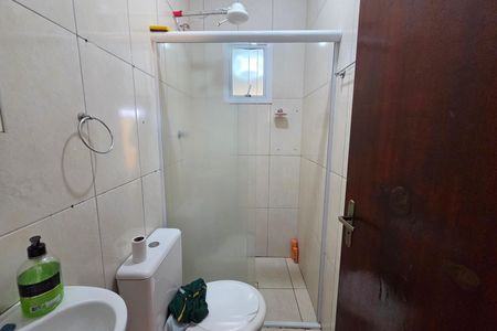 Casa para alugar com 55m², 2 quartos e 2 vagas Casa para alugar com 55m², 2 quartos e 2 vagasBanheiro