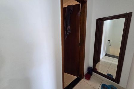 Casa para alugar com 55m², 2 quartos e 2 vagas Casa para alugar com 55m², 2 quartos e 2 vagasEscada