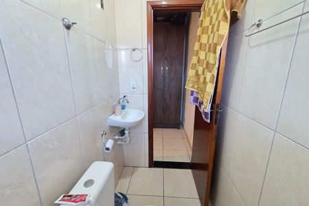 Casa para alugar com 55m², 2 quartos e 2 vagas Casa para alugar com 55m², 2 quartos e 2 vagasBanheiro da Suíte 1