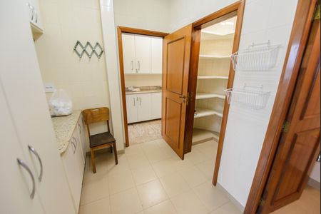 Apartamento para alugar com 250m², 4 quartos e 2 vagasÁrea de Serviço