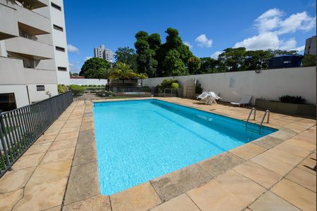 Apartamento para alugar com 250m², 4 quartos e 2 vagasÁrea comum - Piscina