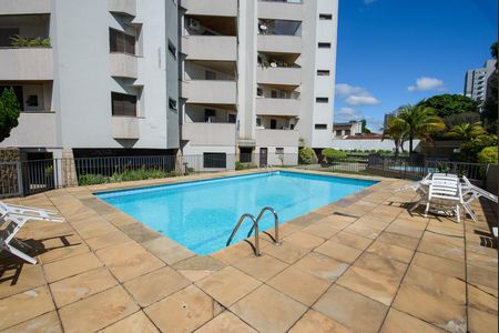 Apartamento para alugar com 250m², 4 quartos e 2 vagasÁrea comum - Piscina