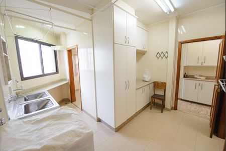 Apartamento para alugar com 250m², 4 quartos e 2 vagasÁrea de Serviço