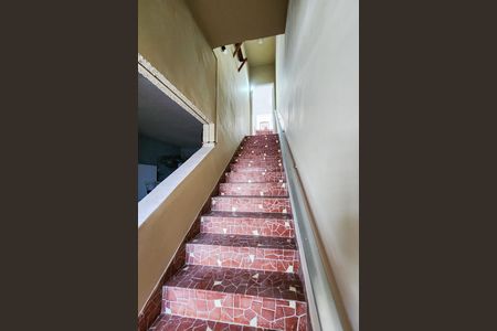 Apartamento para alugar com 65m², 3 quartos e sem vagaEscada