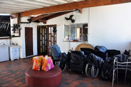 Casa à venda com 337m², 3 quartos e 3 vagas Casa à venda com 337m², 3 quartos e 3 vagasDetalhe - Varanda