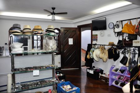 Casa à venda com 337m², 3 quartos e 3 vagas Casa à venda com 337m², 3 quartos e 3 vagasDetalhe - Sala