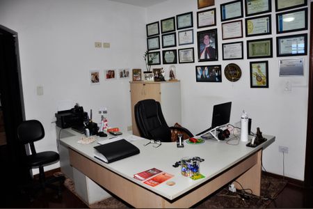 Casa à venda com 337m², 3 quartos e 3 vagas Casa à venda com 337m², 3 quartos e 3 vagasDetalhe - Quarto 01 com Closet e Suíte