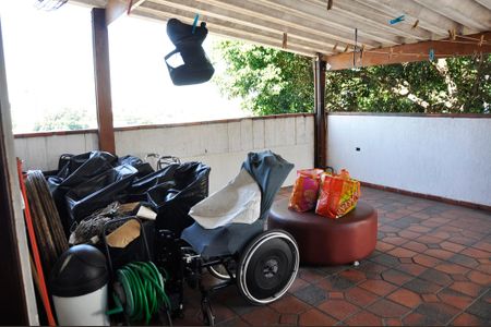 Casa à venda com 337m², 3 quartos e 3 vagas Casa à venda com 337m², 3 quartos e 3 vagasDetalhe - Varanda