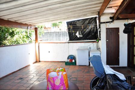 Casa à venda com 337m², 3 quartos e 3 vagas Casa à venda com 337m², 3 quartos e 3 vagasDetalhe - Varanda