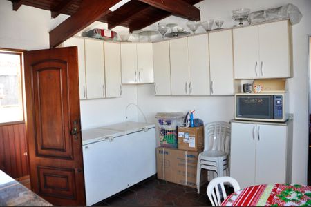 Casa à venda com 337m², 3 quartos e 3 vagas Casa à venda com 337m², 3 quartos e 3 vagasDetalhe - Churrasqueira