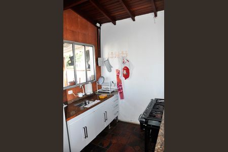 Casa à venda com 337m², 3 quartos e 3 vagas Casa à venda com 337m², 3 quartos e 3 vagasDetalhe - Churrasqueira