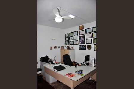 Casa à venda com 337m², 3 quartos e 3 vagas Casa à venda com 337m², 3 quartos e 3 vagasDetalhe - Quarto 01 com Closet e Suíte