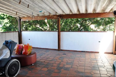 Casa à venda com 337m², 3 quartos e 3 vagas Casa à venda com 337m², 3 quartos e 3 vagasDetalhe - Varanda