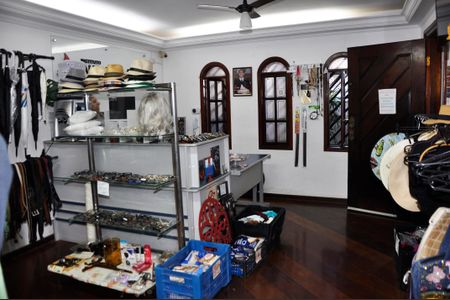 Casa à venda com 337m², 3 quartos e 3 vagas Casa à venda com 337m², 3 quartos e 3 vagasDetalhe - Sala