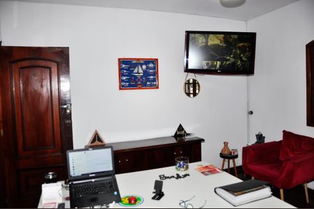 Casa à venda com 337m², 3 quartos e 3 vagas Casa à venda com 337m², 3 quartos e 3 vagasDetalhe - Quarto 01 com Closet e Suíte