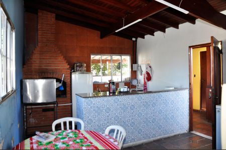 Casa à venda com 337m², 3 quartos e 3 vagas Casa à venda com 337m², 3 quartos e 3 vagasDetalhe - Churrasqueira