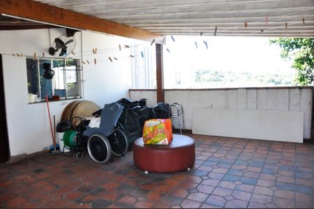 Casa à venda com 337m², 3 quartos e 3 vagas Casa à venda com 337m², 3 quartos e 3 vagasDetalhe - Varanda
