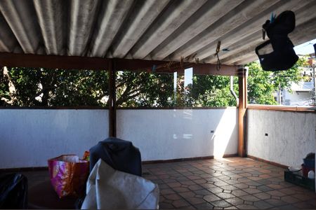 Casa à venda com 337m², 3 quartos e 3 vagas Casa à venda com 337m², 3 quartos e 3 vagasDetalhe - Vista da Churrasqueira