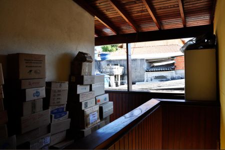 Casa à venda com 337m², 3 quartos e 3 vagas Casa à venda com 337m², 3 quartos e 3 vagasDetalhe - Corredor para Churrasqueira e Varanda