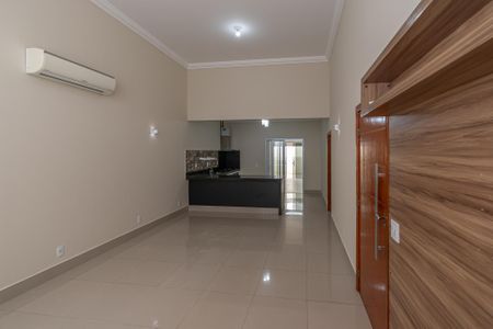 Sala de Estar/Jantar  de casa de condomínio para alugar com 3 quartos, 140m² em Residencial Real Park Sumaré, Sumaré