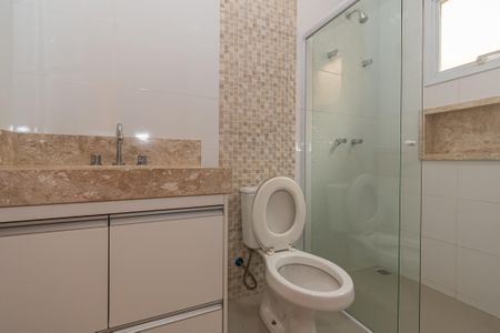 Casa de condomínio para alugar com 140m², 3 quartos e 4 vagas Casa de condomínio para alugar com 140m², 3 quartos e 4 vagasBanheiro da Suíte 2
