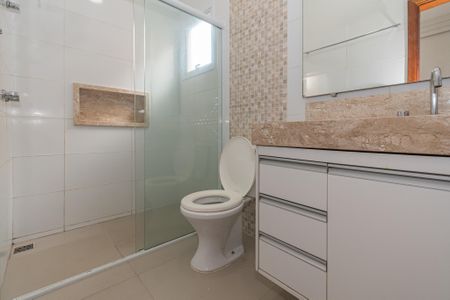 Casa de condomínio para alugar com 140m², 3 quartos e 4 vagas Casa de condomínio para alugar com 140m², 3 quartos e 4 vagasBanheiro da Suíte 1
