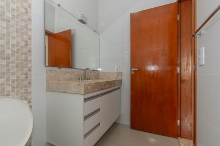 Casa de condomínio para alugar com 140m², 3 quartos e 4 vagas Casa de condomínio para alugar com 140m², 3 quartos e 4 vagasBanheiro da Suíte 1