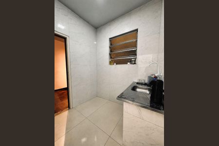 Cozinha de apartamento para alugar com 2 quartos, 43m² em Centro, Petrópolis