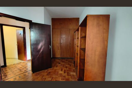 Casa à venda com 225m², 4 quartos e 3 vagas Casa à venda com 225m², 4 quartos e 3 vagasQuarto 2